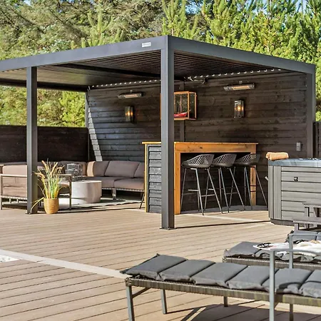 Luxury Retreat In *